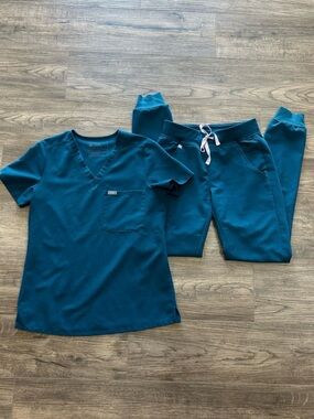 Figs Caribbean blue scrub set